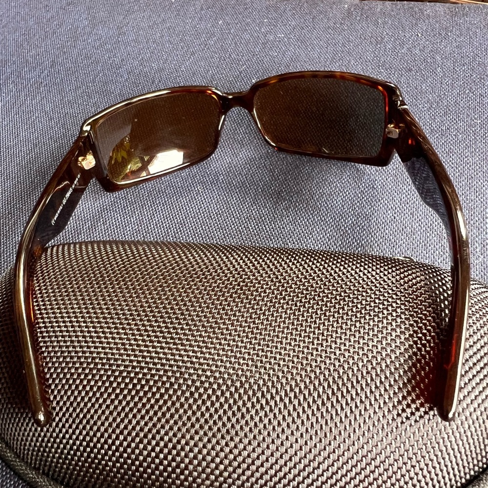 GUCCI SUNGLASSES IN EXCELLENT USED CONDITION - Picture 10 of 13